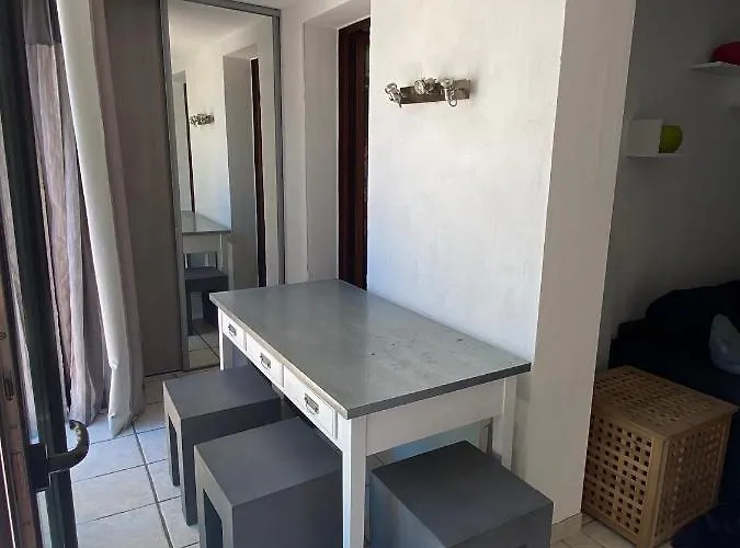 Logement entier T2 climatisé, parking gratuit, jardin, mer