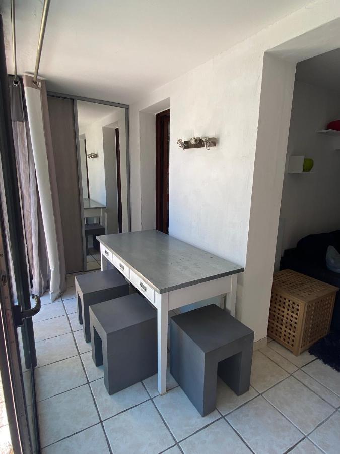 Entier T2 Climatise, Parking Gratuit, Jardin, A 2min A Pied * Sanary-sur-Mer